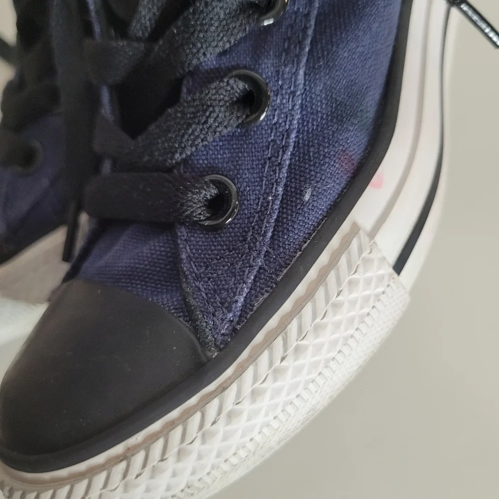 Converse Kids Chuck Taylor All Star Sneaker - Size 1
